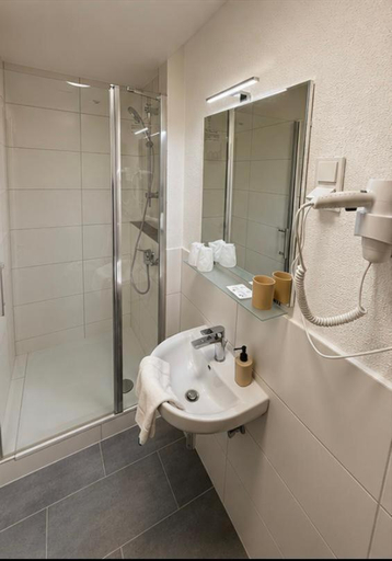 Bathroom 5, Hotel Restaurant El Greco bei der Taffingsmuhle, Saarlouis