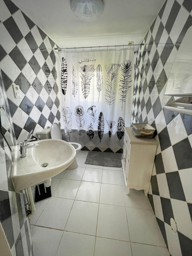 Bathroom 4, La Maison De Delsy, Marne