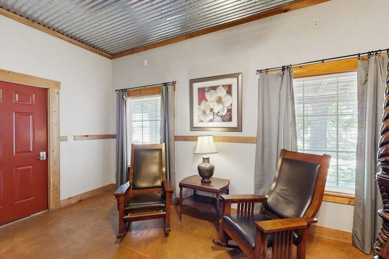 Interior 2, Five Dog-friendly Suites on Hwy 290 Wine Trail, Gillespie