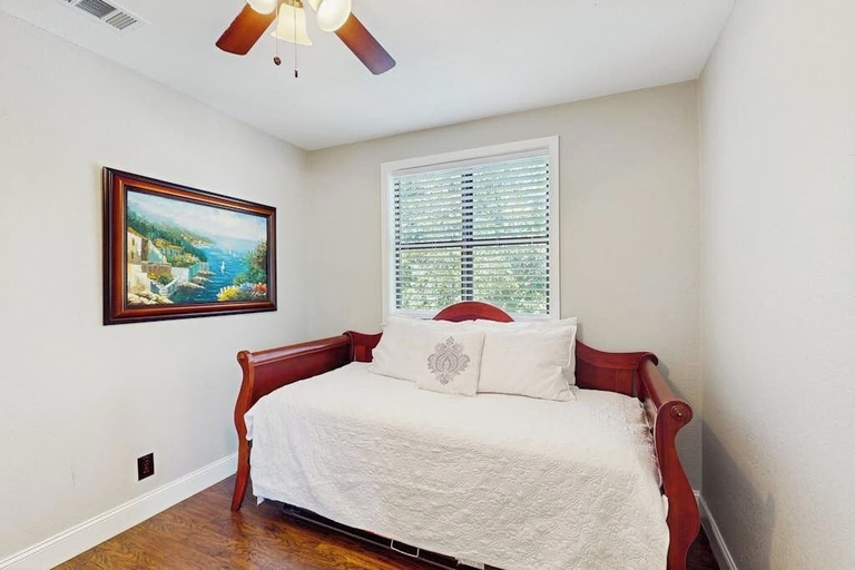 Room 5, Waterfront House on Lake LBJ With Full Kitchen, Patio, Pool Table & Dog-friendly, Burnet