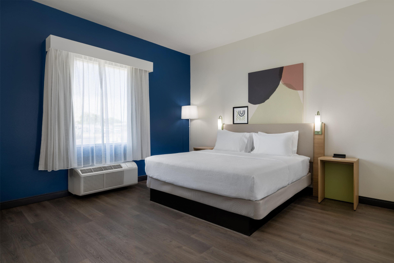Bedroom, Spark By Hilton Artesia, Eddy