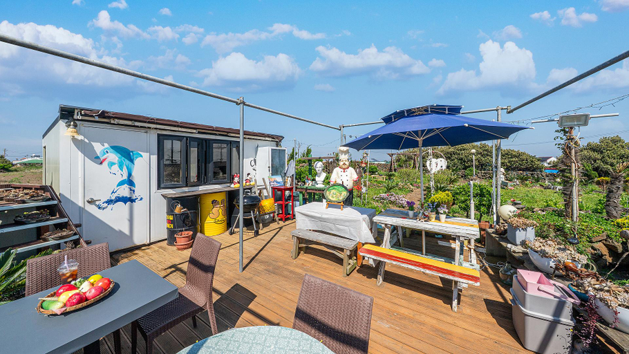 Others 3, Jeju White Whale Pension, Seogwipo