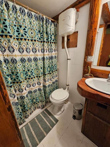 Bathroom, Refugio Aku Hostel, Bariloche