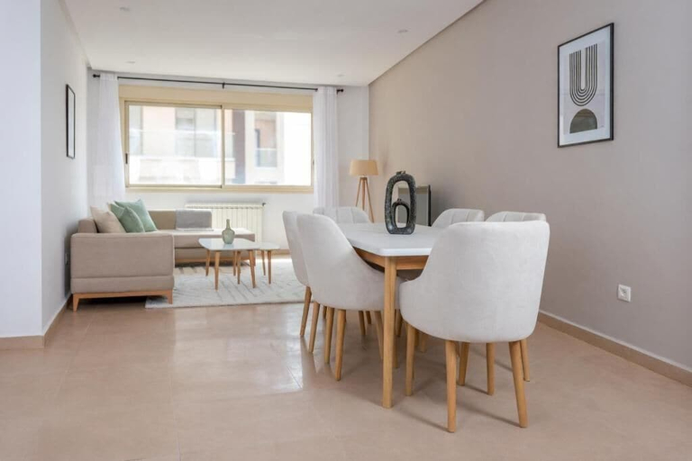 Dining 4, Appartement Charmant a hydra, El Achour