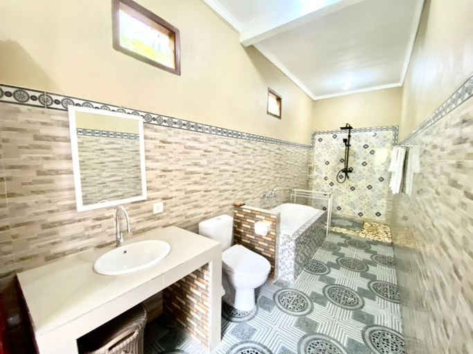 Bathroom 3, Puri Trisna Ubud, Gianyar