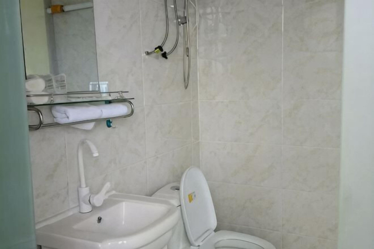 Bathroom 3, Genhe Shu'an Family Hotel, Hulunbuir