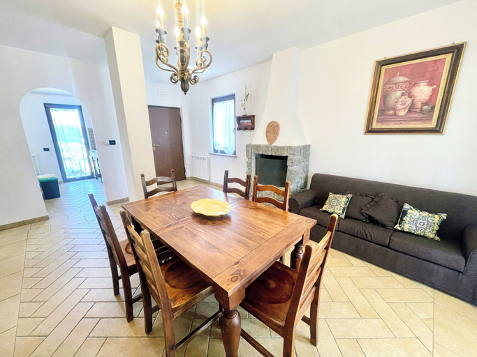 Dining room 4, Charming Villa in Umbria - Sleeps 16 - Lake View - Pool, Jacuzzi and Events Room, Viterbo