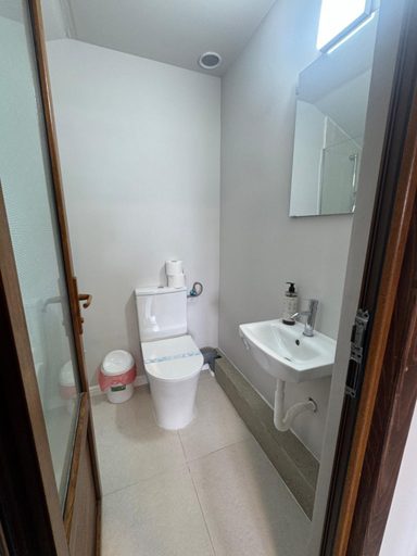 Bathroom 5, Kherim, Limanu
