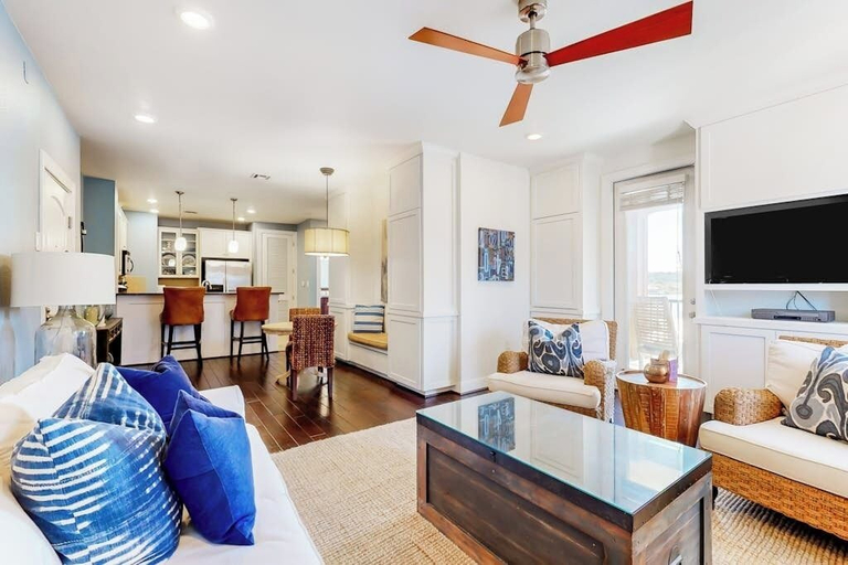 Living area 4, Water-view Condo With Balcony, Smart Tvs, Washer/dryer and Pool, Llano