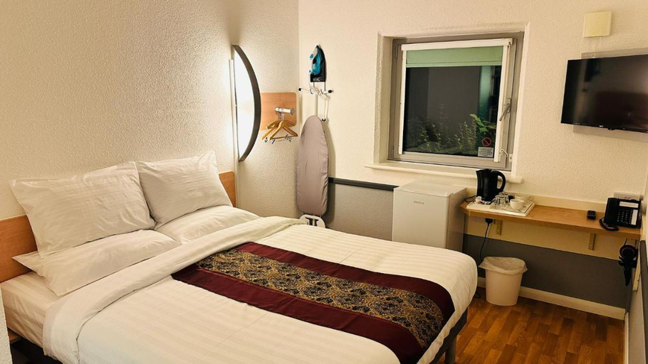 Bedroom 2, Cambridge Hotel Bradford Central, Bradford