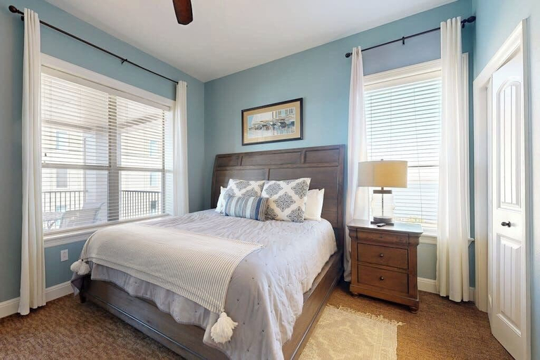 Room 5, Hill Country Corner Condo at The Waters - Central AC, Lake Views & Pool, Llano