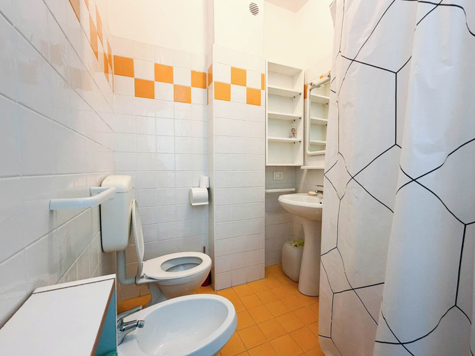 Bathroom, Beachside Retreat With Pool in Jesolo, Venezia