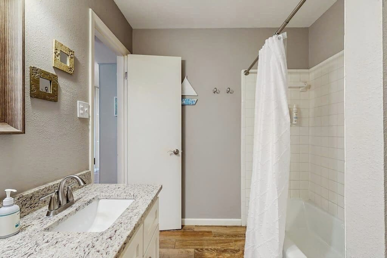 Bathroom 2, Dog-friendly Lakefront Home With Private Sundeck, Burnet