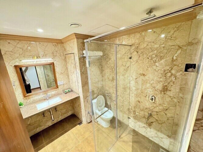 Bathroom 4, Nalapad's Hotel Bangalore International, Bangalore