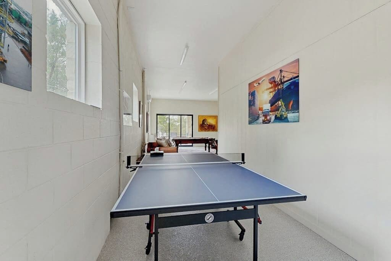 Game room 2, Spacious House With Ping-pong and Pool Table, Balcony With Water and Sunset View, Travis