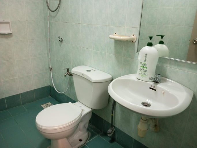 Bathroom 4, My Getaway Home @Marina Cove, Manjung