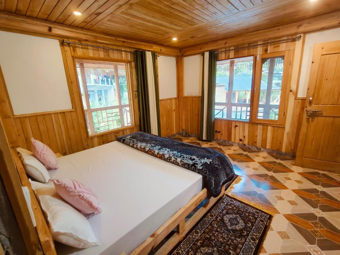 Bedroom 2, Tirthan Majestic View Home Stay , Kullu