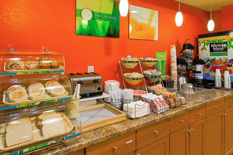 Food & Drinks 5, Quality Inn Plainfield I-395, Windham