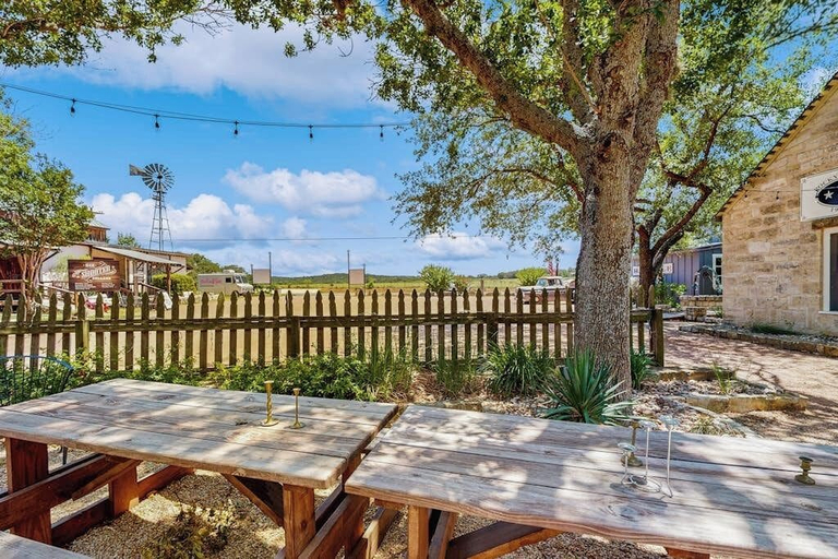 Outdoor dining 4, Dog-friendly Suite With a Fireplace - 290 Wine Tasting Trail, Gillespie
