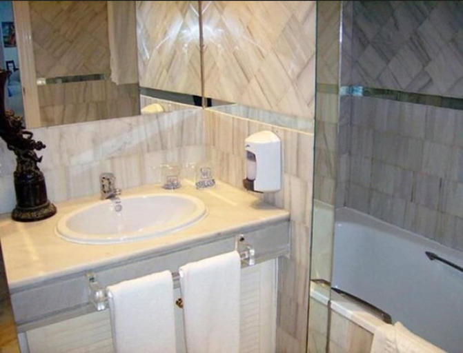Bathroom 4, Albayzin Del Mar, Granada