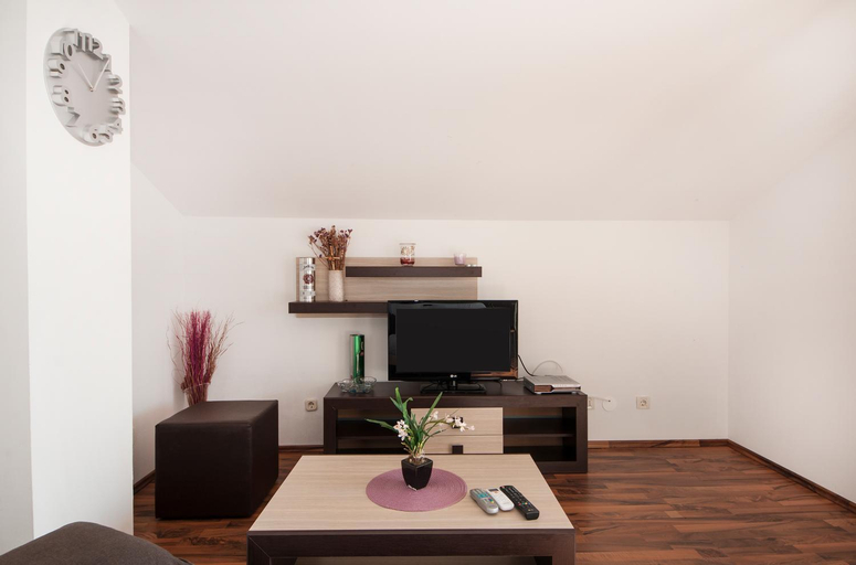 4, APARTMANI LORANUM, Marina