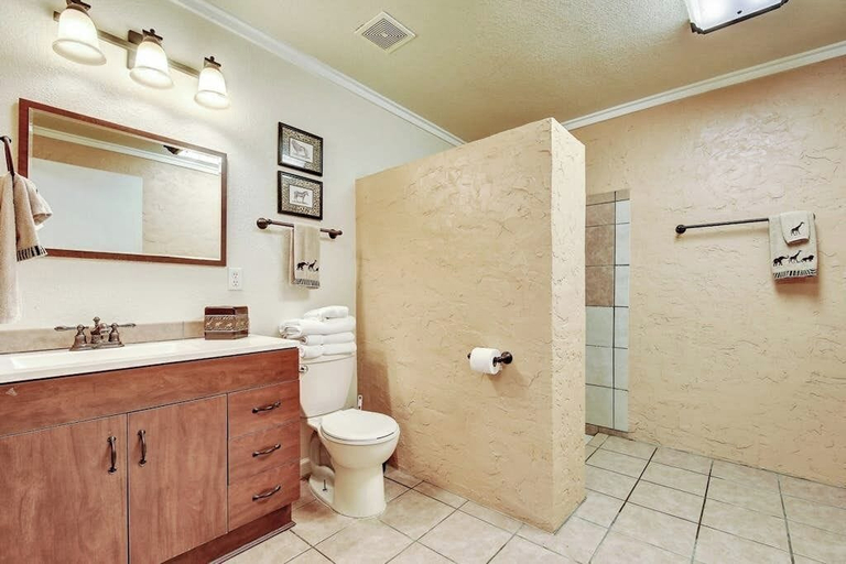 Bathroom 5, Regal Riverfront Home With 2 Cabins - 2 Miles to Marina, Travis
