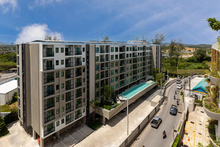 Exterior & Views