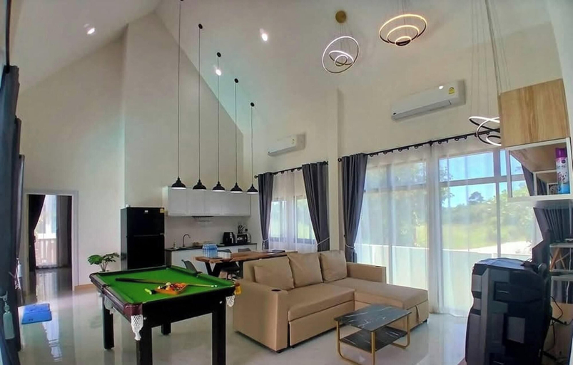 Living area, Large Private Pool Villa, 650 m From Mae Rumphueng Beach, Muang Rayong