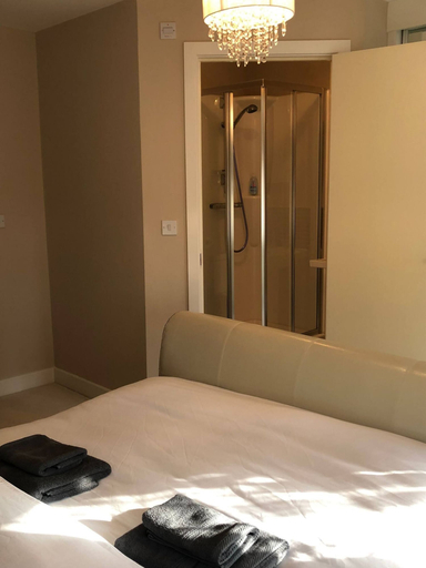 Room 3, Room-cozy Sheffield Guest Room With Shar, Sheffield
