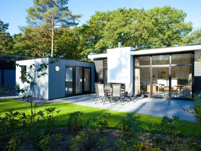 Outdoor dining 4, Holiday Home in Olburgen With Terrace, Steenderen