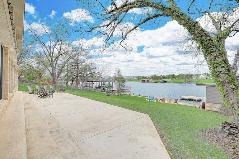 Terrace/patio 5, Lakeside, Dog-friendly Living With Kayaks, Boat Ramp, Pool Table & Ping-pong, Burnet