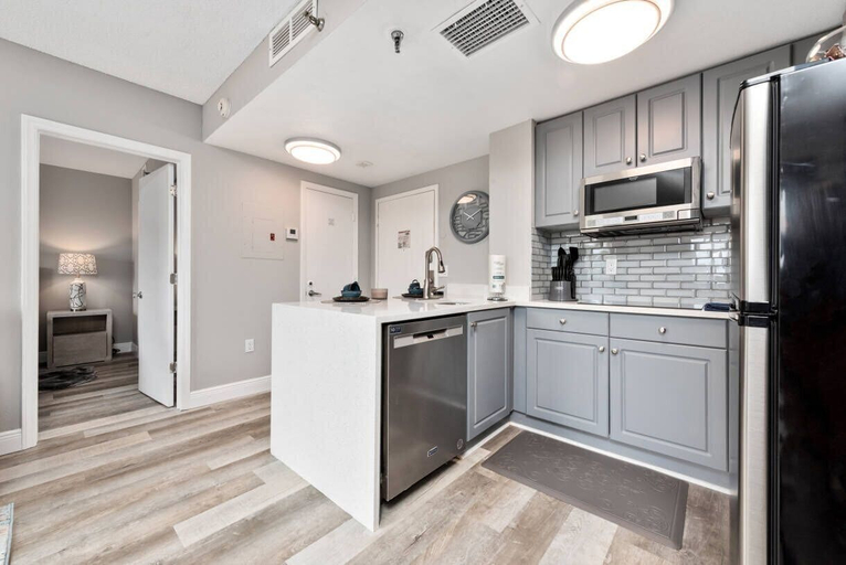 Private kitchen 3, Studio Near Universal Lake View Pool & Gym, Orange