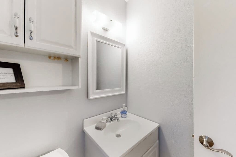 Bathroom 4, Wonderful Lakefront Home With Yard, Water Views, Central AC, Wifi, Private W/D, Burnet