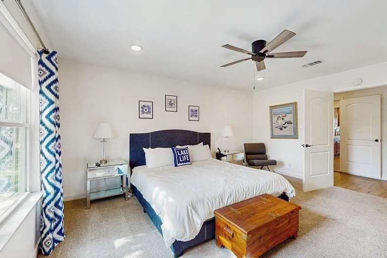 Room 4, Waterfront Home With Kayaks, Game Room, Firepit, & Enormous Deck, Llano