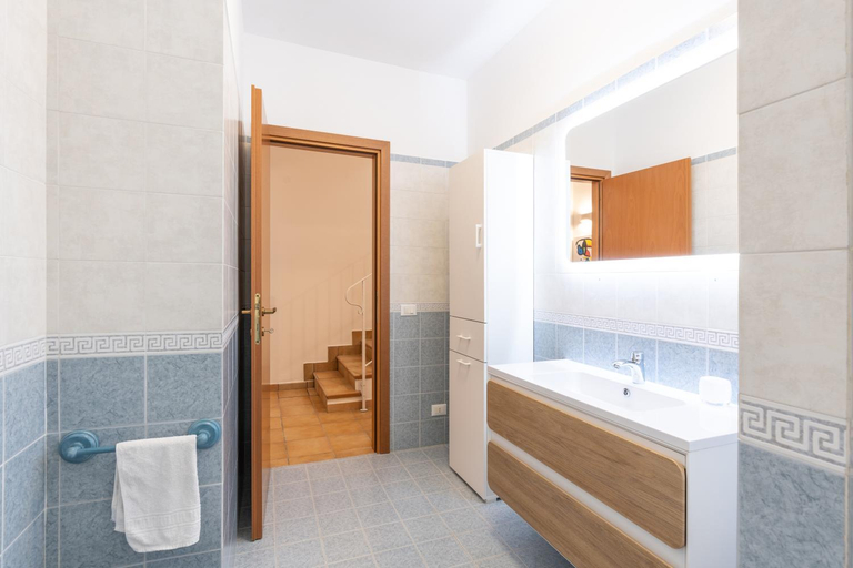 Bathroom 3, Summer Spritz, Trapani