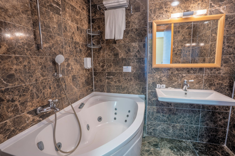Bathroom 5, Dragut Point South Hotel, Bodrum
