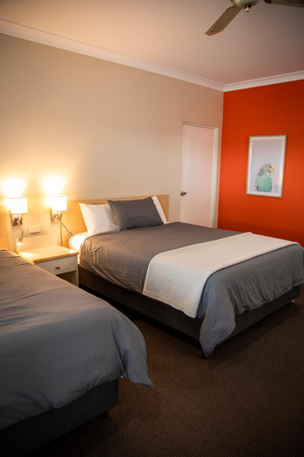 Bedroom 2, Tumbarumba Motel & Elms Restaurant, Tumbarumba