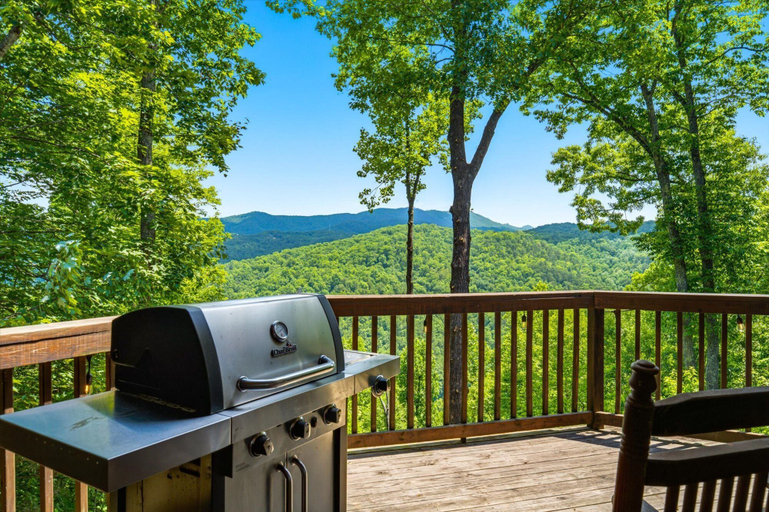 BBQ/picnic area, Riversong Retreat, Sevier