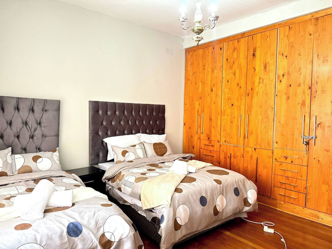Room 3, Luxurious Mansion Whole, City of Johannesburg