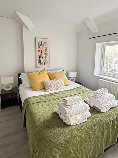 Room 3, Charming Retreat With Hot Tub & Sauna Sleeps 4, East Sussex