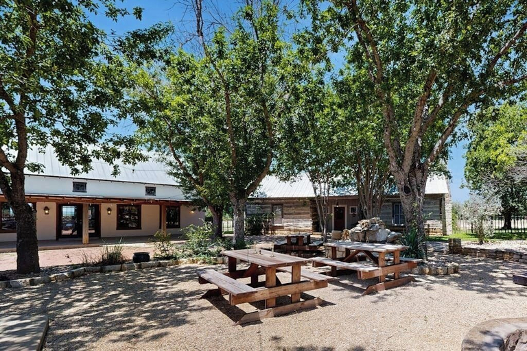Outdoor dining 3, Plush Dog-friendly Suite on Hwy 290 Wine Trail, Gillespie