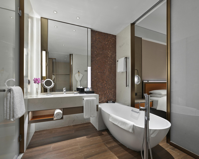 Bathroom 5, Hyatt Regency Shanghai Songjiang, Shanghai