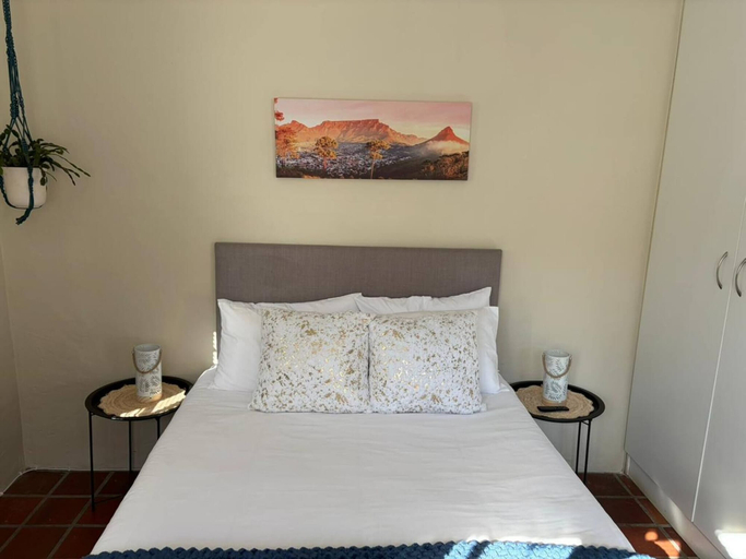 Room 5, Accommodation at Klein Street-blue, Cape Winelands