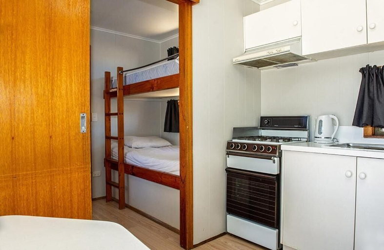 Room 3, Penola Coonawarra Caravan Park, Wattle Range - East