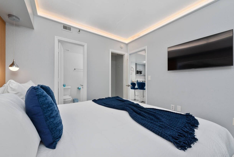 Room 4, Studio Near Universal Lake View Pool & Gym, Orange