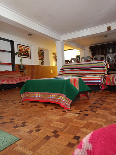 Bedroom 2, Spanish Friends, Oropeza