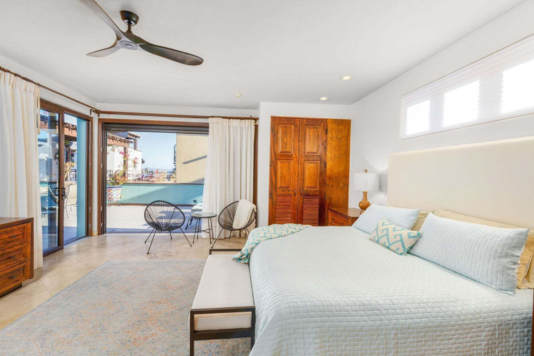 Room 5, A Breathtaking Custom Home With a Private Pool 5 1/2 ft Deep and Ocean View, Comondú