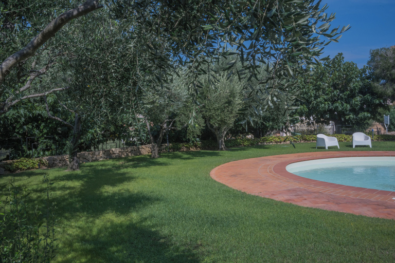 Others 4, Beautiful Il Giardino Degli Oleandri one Bedroom Sleeps two Num0850, Olbia-Tempio