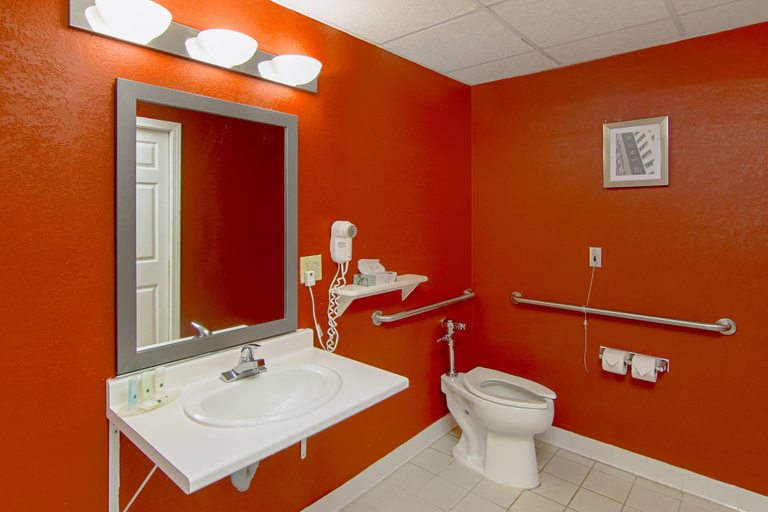 Bathroom 4, Quality Inn Plainfield I-395, Windham