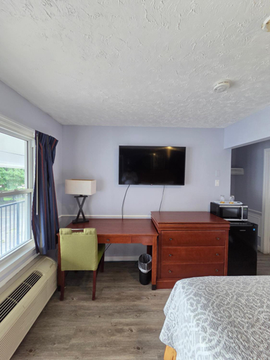Bedroom 2, Motor Court Motel, Middlesex